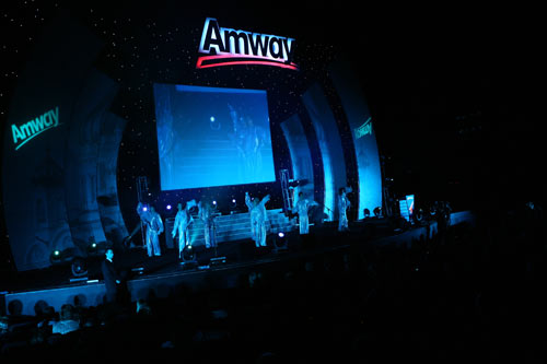 Корпоративный праздник: Amway празднует 1 год в России